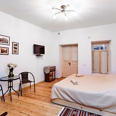 Nina' Cozy Apartment Tbilisi Exterior photo